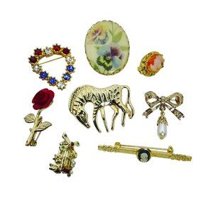 Lot of 8 Vintage Gold Tone Brooches (5565)